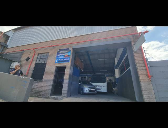 450M² WAREHOUSE TO LET IN ROSSBURGH